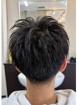 エヌハブル(N-Huble)&nbsp;ツーブロックショート　アップバング　メンズスタイル