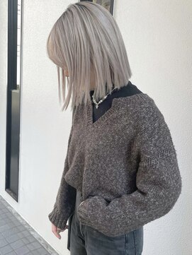 ローウェ 渋谷(Louwe) 切りっぱなしボブ × ホワイトベージュ【 ayana 】