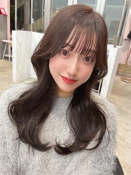 クム(kumu) 【kumu】透け感グレージュ×重めレイヤーくびれスタイル.