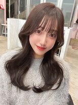 クム(kumu) 【kumu】透け感グレージュ×重めレイヤーくびれスタイル.