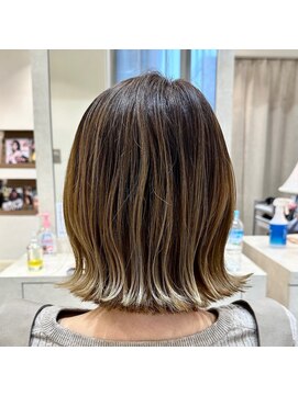 ピオラ(piola) 外ハネ【バレイヤージュ】