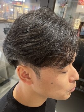 ケンジ 南林間(KENJE) 自然に流れるセンターパーマ【南林間】