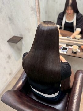 シシ 新宿(She 2.) ショコラベージュ/ツヤ髪スタイル/ニュアンスカラー/髪質改善