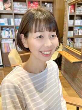 ヘアー ドレッサー パワードール(Hair Dresser) 40代、耳下ボブ