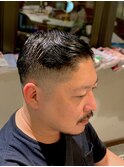 大人の色気バーバー風フェードツーブロック刈り上げ