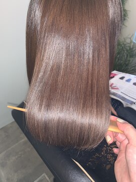 アールサロン アオヤマ(Rr SALON AOYAMA) プラチナミネコラ