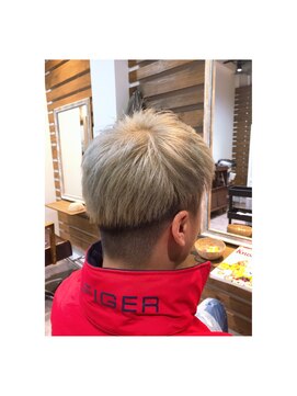 ルー(loup) シルバーベージュ♪ブリーチ/ダブルカラー/メンズ/福岡/天神