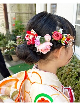 クローバー(CLOVER) ♪7歳♪七五三♪お姉さんなモダンスタイル♪シニヨン♪(福島市)