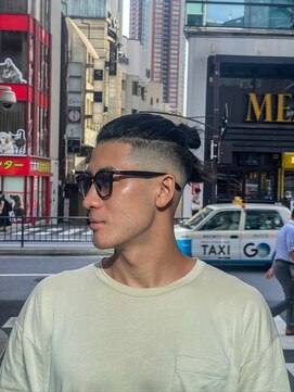 メグロバーバーショップロッポンギ 目黒六(MEGURO BARBER SHOP 6PPONGI) 男気あり！【マンバン×フェード】