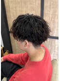 メンズツイストスパイラルパーマ刈り上げマッシュスタイル