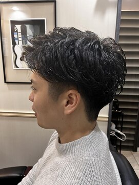 グレイスフル バーバープラチナム 六本木店(Graceful Barber platinum) 爽やかアップバング＋ゆるめパーマ