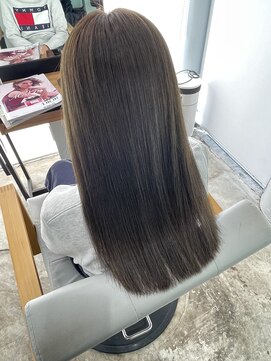 オリーブグレージュ