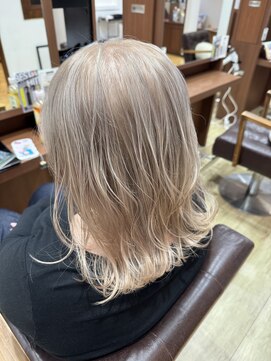 ホワイトベージュ