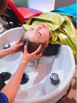 ストロベリー ワン アート(Strawberry one art)の写真/気分転換や日々の疲れを癒したい貴方に。絶妙な力加減で行うマッサージで血行を促し、頭皮から綺麗な艶髪へ