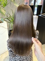 ラブクロムトーキョー オモテサンドウ(LOVECHROME OMOTESANDO) ミルクブラウンのツヤ髪ストレートレイヤーカット
