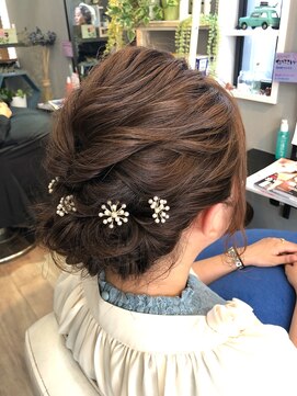 デイジー(Daisy) お呼ばれゆるふわ大人シニヨン