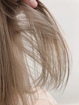 トラッキンアップザパス(TRUCKIN UP THE PATH) 【truckin】ケアブリーチブロンド。