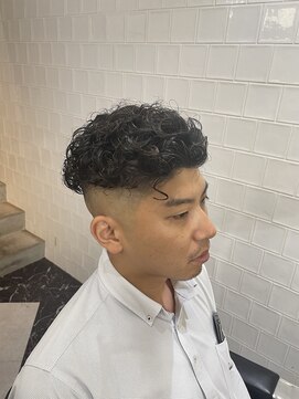 メリケンバーバーショップ フクオカ(MERICAN BARBERSHOP FUK) かき上げヘアショートレイアーくせ毛風パーマコンマヘア