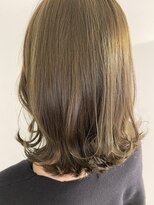 インビテーション(invitation) ブリーチなしWカラー・オリーブベージュ・ローレイヤーミディ