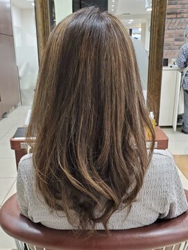 ヘアークリアー 春日部 大人可愛い立体感抜群ハイライト/巻いて動きを出してもかわいい