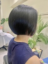 フイ(HUI)&nbsp;20代30代大人可愛い小顔ボブ前下がりショート