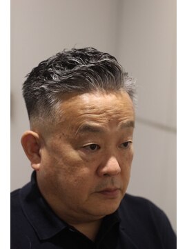 キングスマントーキョー 多摩センター2nd(KINGSMAN TOKYO) 七三分け×フェードスタイル