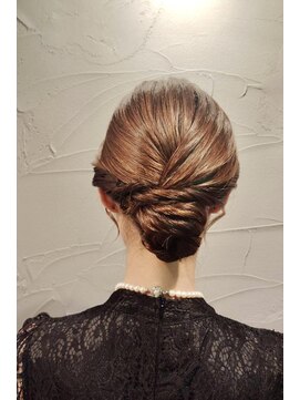 サンジュウナナドシー 大宮東口店(37.0℃) シニヨン