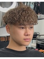 イーラ アメ村店(era)&nbsp;スペインカール　ツイストスパイラル眉カットメンズパーマ