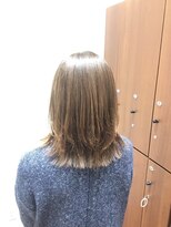 アクセ 透明感ウォームベージュ大人可愛いハッシュカット小顔ミディ