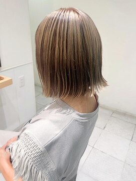 モーラ 鳳店(MOLLA) ハイライト×切りっぱなし外ハネボブ【鳳】