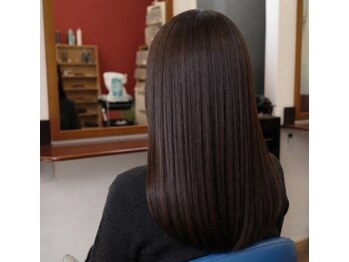 ビービー コモディイイダ 鶴ヶ島店(BeBe)の写真/「いつも美しくいたい」を叶えるカラー専門店。気になる白髪も根元からムラなく上品な仕上がりに。