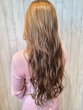 ヘアサロン フラット(hair salon flat) 大人かわいいゆるふわ愛されミルクティーベージュ無造作ウェーブ