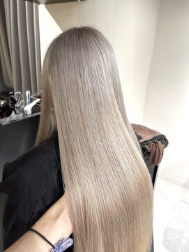 アミル(amiLe) ハイトーン/ミルクティーベージュ/ロング/ブリーチ/D