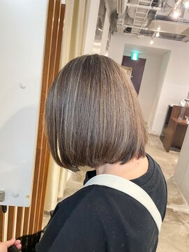 チェスト 神戸本店(CHEST) 白髪ぼかしハイライトボブ|グレージュカラー/ニュアンスカラー