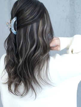 マリアナ(Mariana) ハイライトショートヘアレイヤーカットダブルカラー