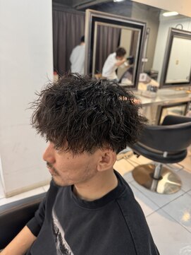 アイズ 海老名(AIZU) ツイストスパイラルパーマ 波巻きパーマ メンズパーマ 眉毛