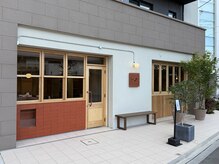 メゾンアルブル 向ヶ丘遊園 登戸(maison ARBLE)の雰囲気（路面店ならではの抜け感のある気持ちの良いお店です（ショート））