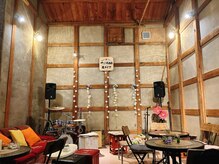 髪工房 橙 夢前店の雰囲気（酒蔵をリノベーション♪第3土曜日の夜ライブぜひお越しください!）