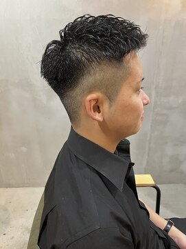 ソウス(SOURCE) バーバー風刈り上げショート