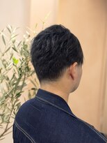 モゴイケブクロ(MOGO IKEBUKURO)&nbsp;くせ毛を活かした刈り上げソフトスタイル