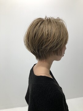 クロ(Kro) ショート×ミルクティーベージュ