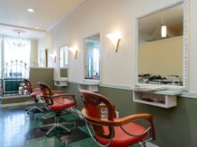 ヘアーアンドエステ ミカミ 鎌倉小町(Hair&Esthetic MIKAMI)の雰囲気（店内はバリアフリーとなっており、車イスでのご利用も可能です。）