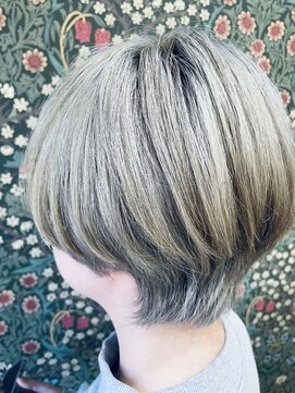 ビビディバビディブー(Bibbidi Bobbidi Boo) ハイトーンショートスタイル