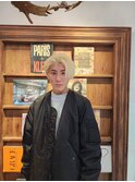 ブロンドの前下がりのショート