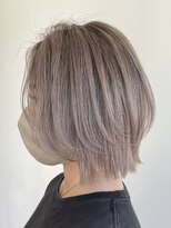 ツキ 横浜店(tuki)&nbsp;ダブルカラーミルクティーベージュカラーケアブリーチ韓国ボブ