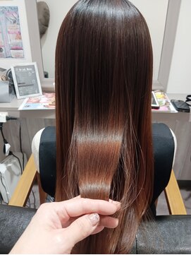 シア(sia) 艶髪ストレート