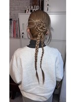 カチモリ　タイトアレンジ　お呼ばれヘアー