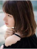 ニュアンスカラー/センターパート/ツヤ髪スタイル/ブルージュ