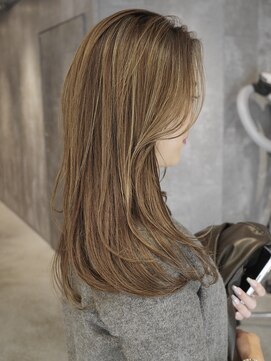 ピークアブー 原宿ハラカド(PEEK-A-BOO) レイヤーカットとハイライトで作るヘルシーベージュ