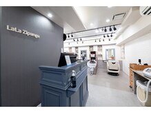 静かな光と落ち着いたぬくもりに包まれて、髪も心も整う場所